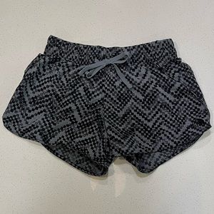 THE NORTH FACE Ladies XS Running Hiking Gray & Black Shorts